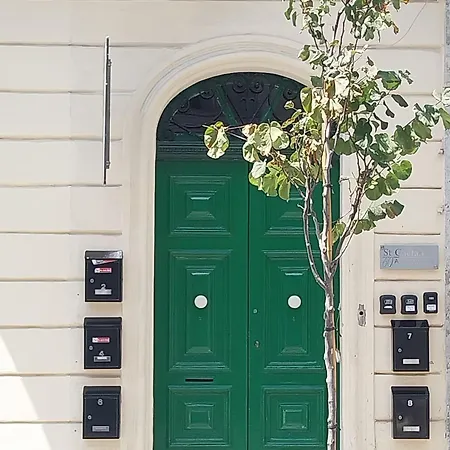 Penthouse No 8 Apartment