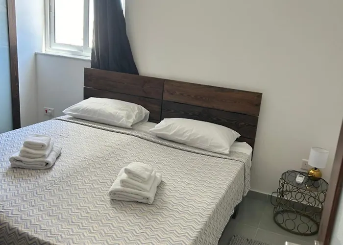 Penthouse No 8 * Hamrun