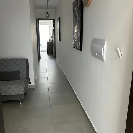 Penthouse No 8 *